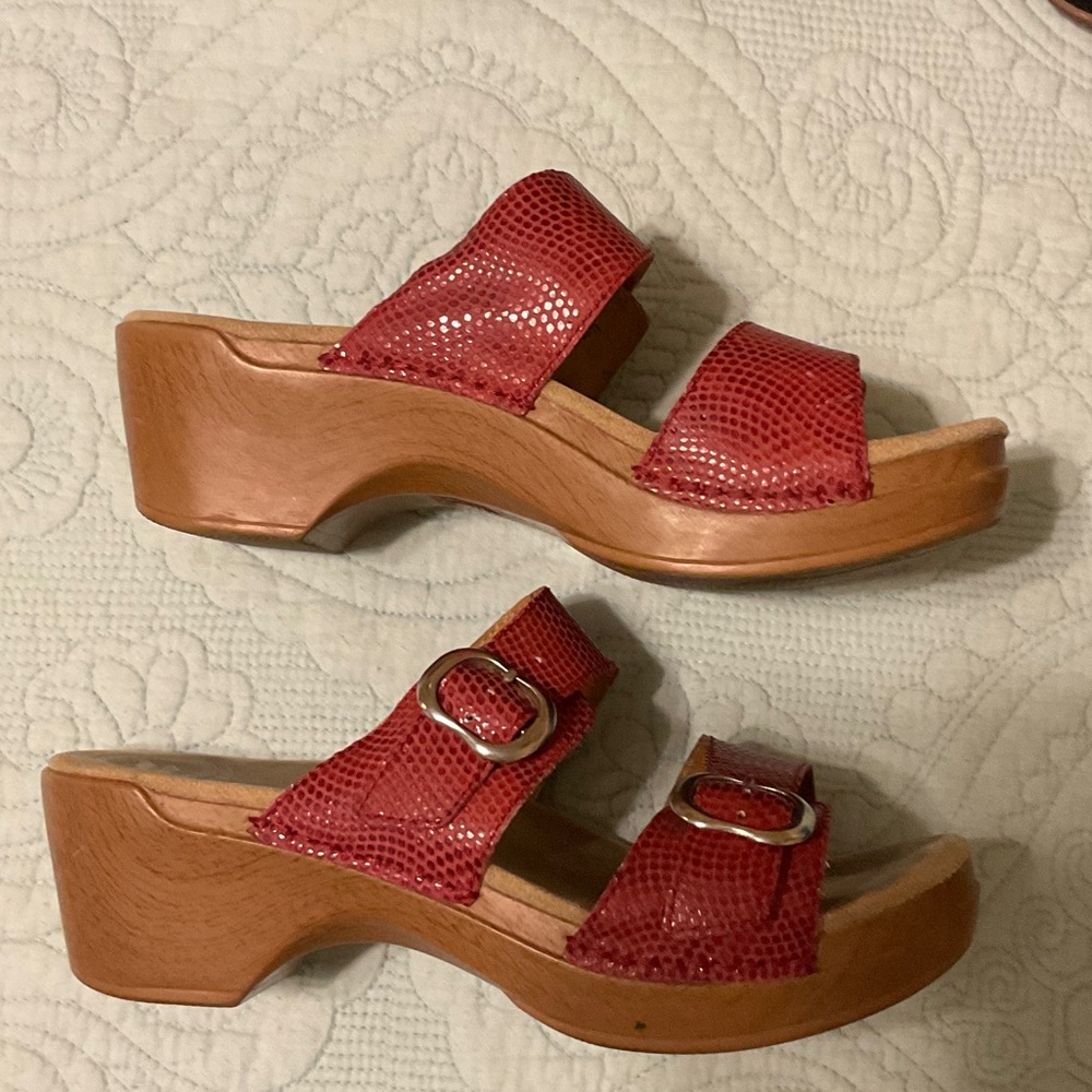 Elegant Red Textured Women's Mules
